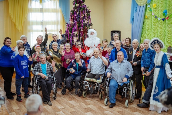 Волонтёры Победы организовали новогодний концерт в Чкаловском доме-интернате для престарелых и инвалидов